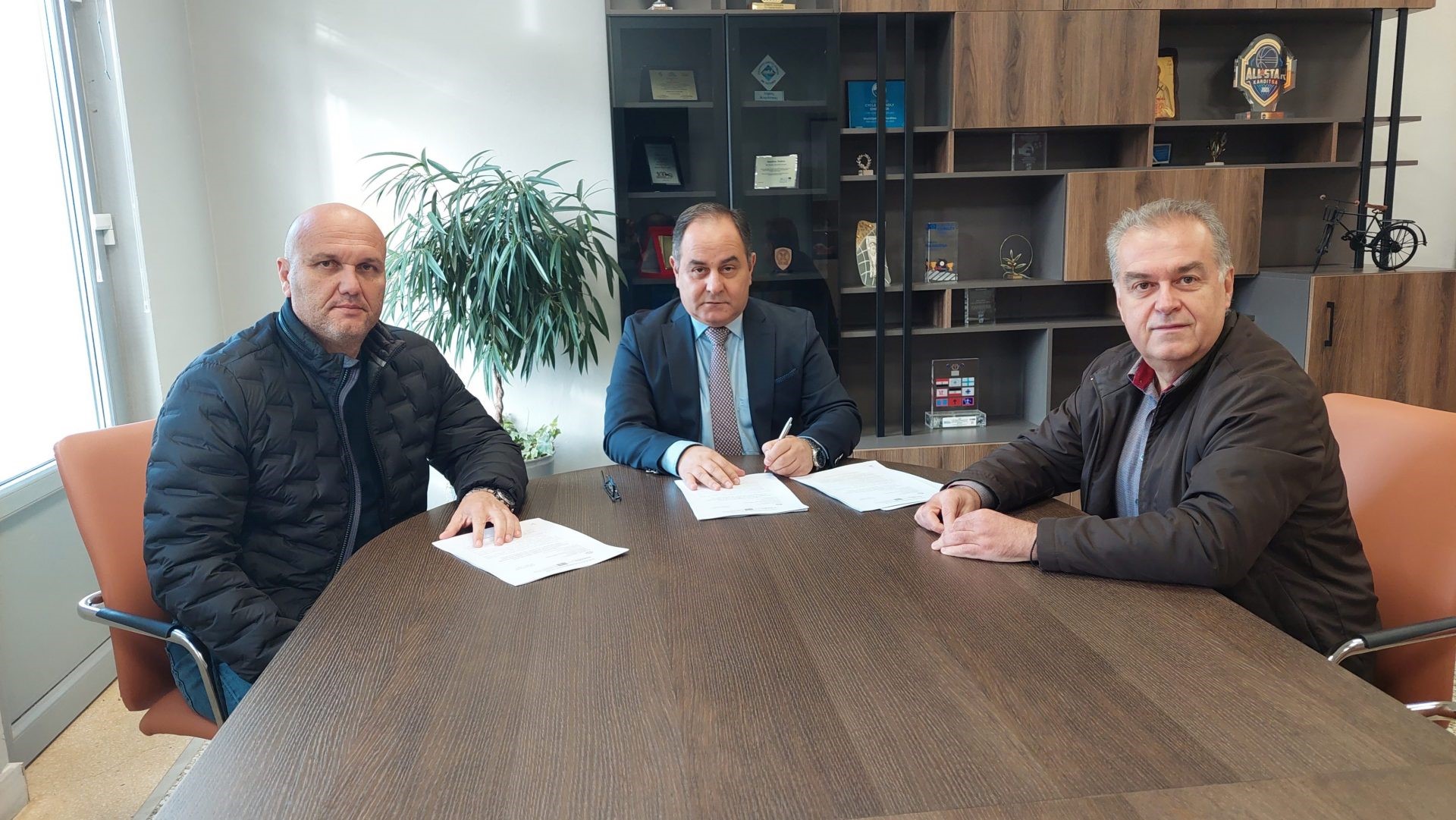 Κυκλικός κόμβος κυκλοφορίας στο 6ο δημοτικό σχολείο